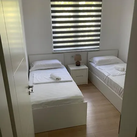 Mateo Rruga E Kavajes Tirana